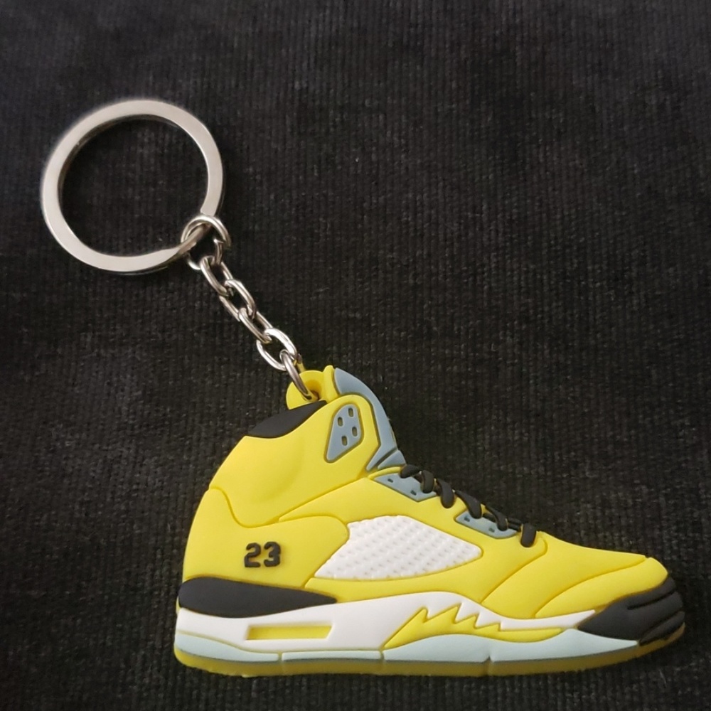 🔥Jordan 5's (yellow/wht/blk) Keychain🔥